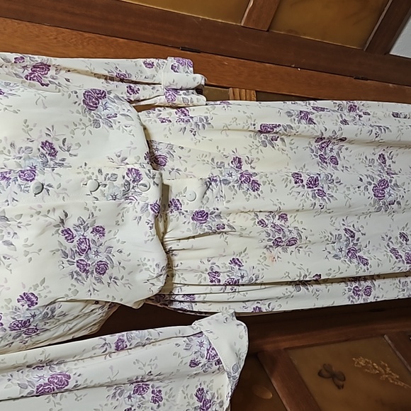 Vintage 70s Buttery Yellow Floral Dress - Picture 15 of 16